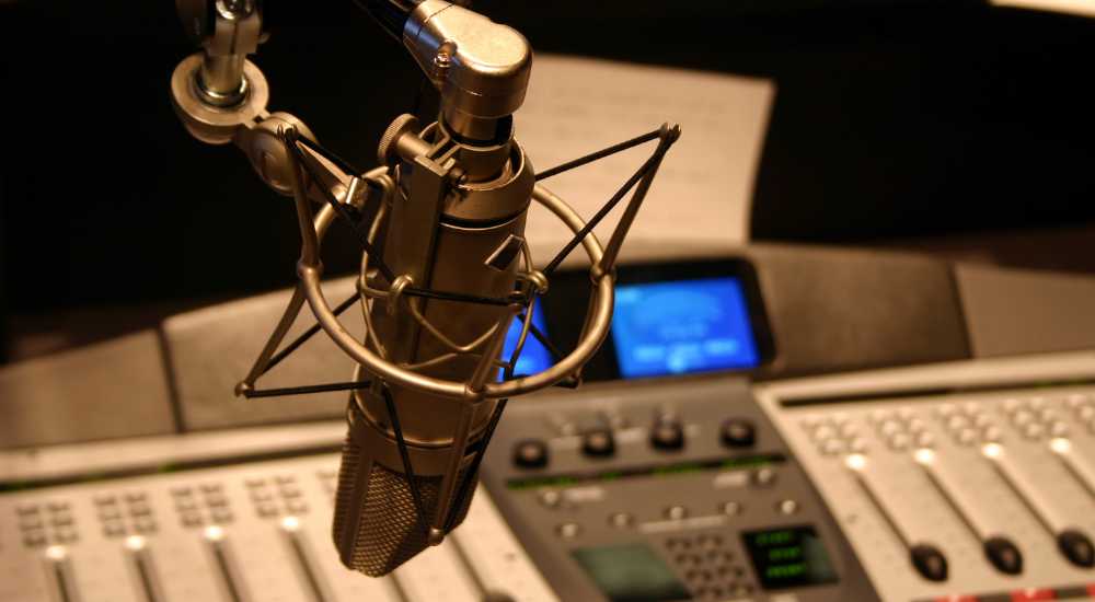 How to Become a Radio Jockey – Job Role, Skills Required, and Salary